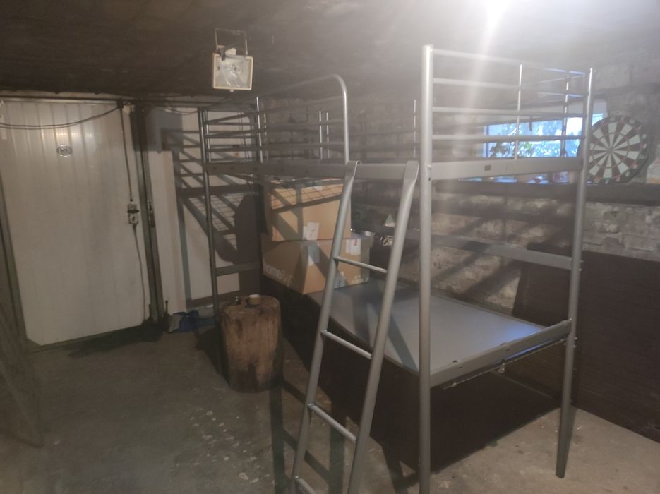 Łóżko piętrowe z biurkiem