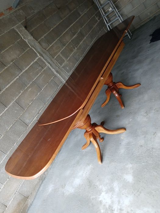 Mesa de madeira maciça