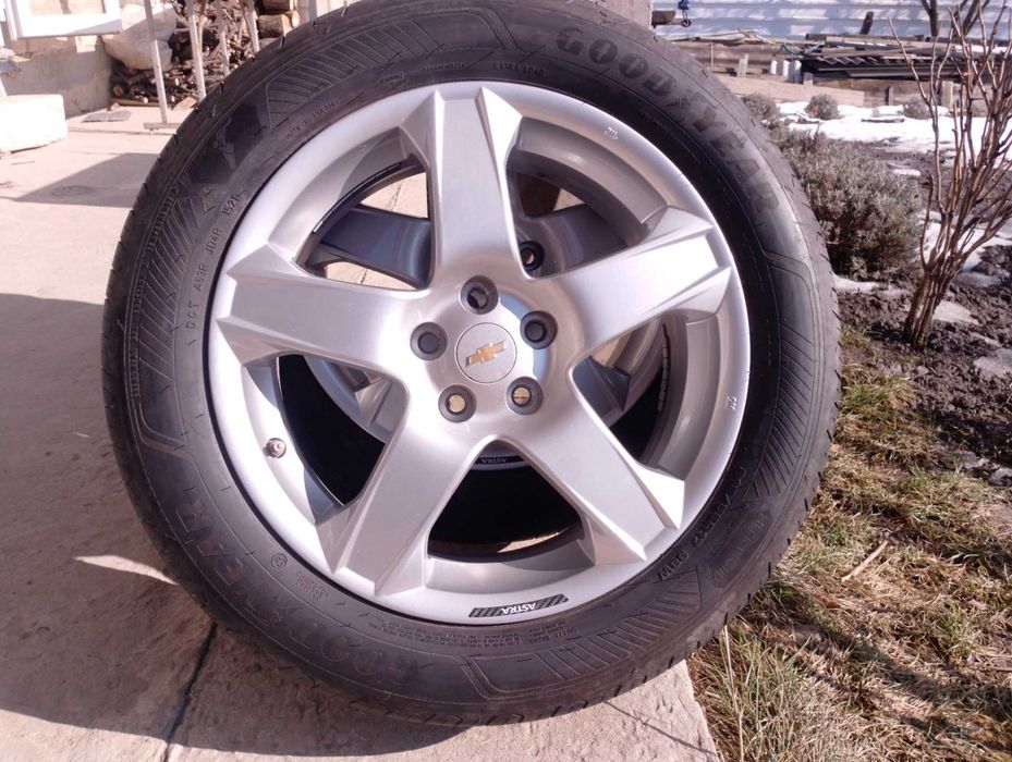 Шини GOODYEAR 215/55 R17 98W