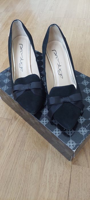 Zamszowe botki z kokardką r.36