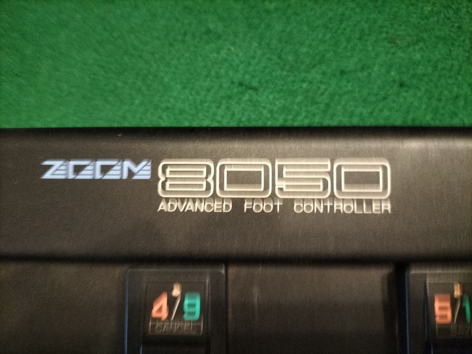 Pedaleira ZOOM 8050