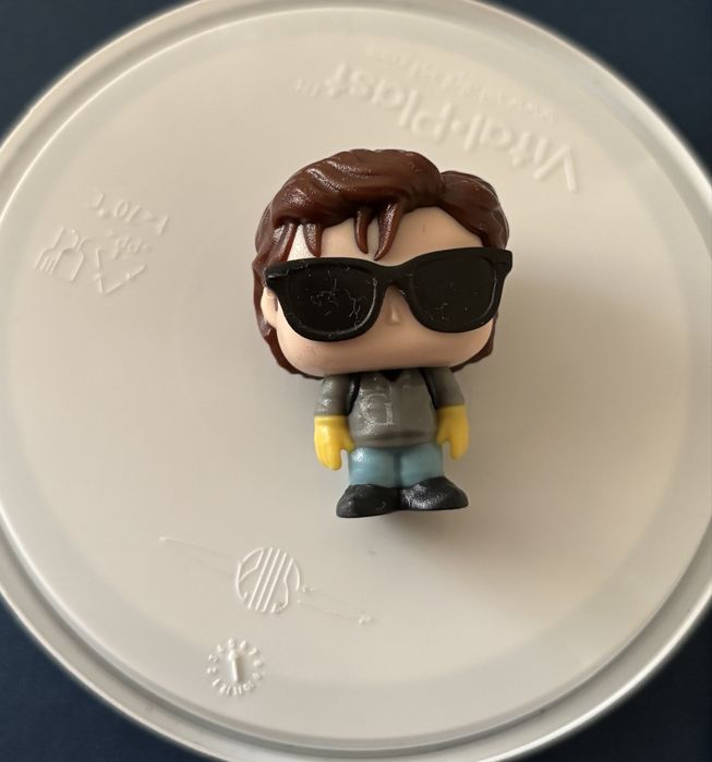 Колекційна фігурка  Kinder Joy Stranger Things Дивні дива,осд