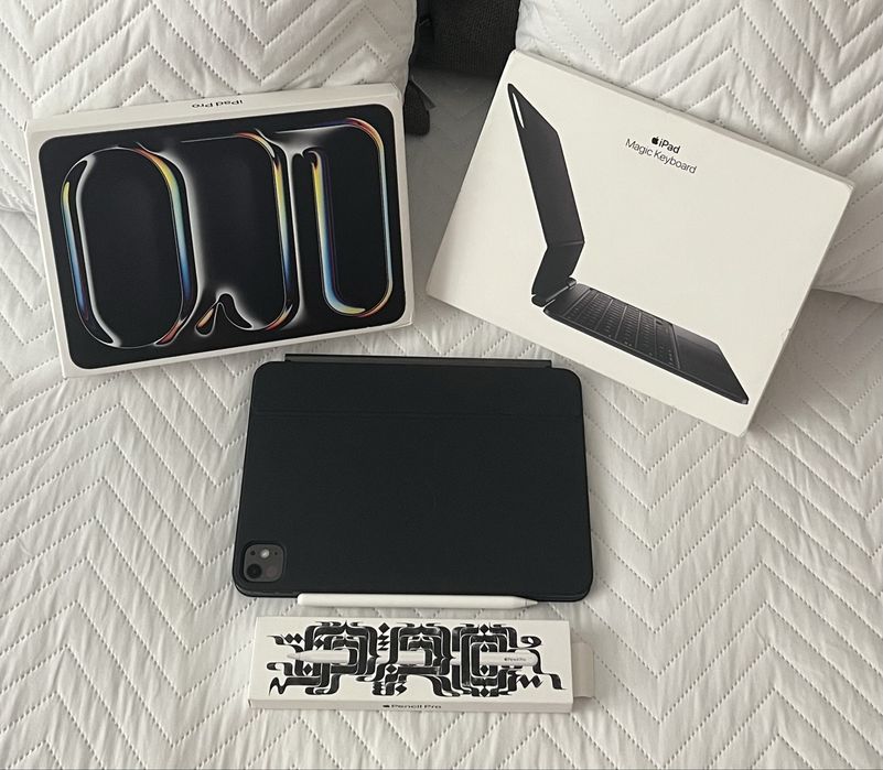 Pack iPad Pro 11" M4 (256GB) + Magic Keyboard (Como Novo) + Pencil Pro – Com Garantia