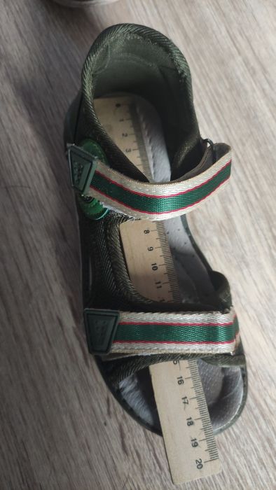 Босоніжки з закритою пятою