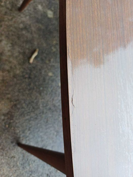Conjunto de 2 Cadeiras, 1 mesa de TV e 1 mesa de centro, c fórmica