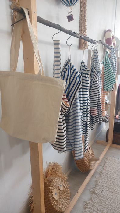 Charriot em madeira para exposição