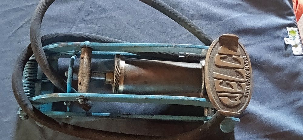 Máquina Antiga de enchimento de peneus