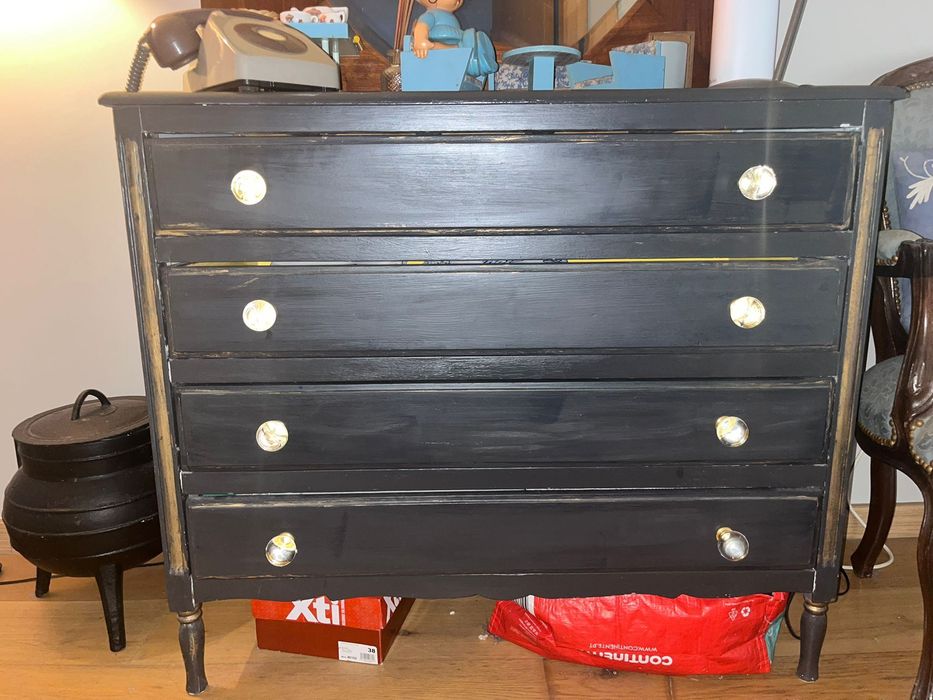 Cómoda vintage restaurada