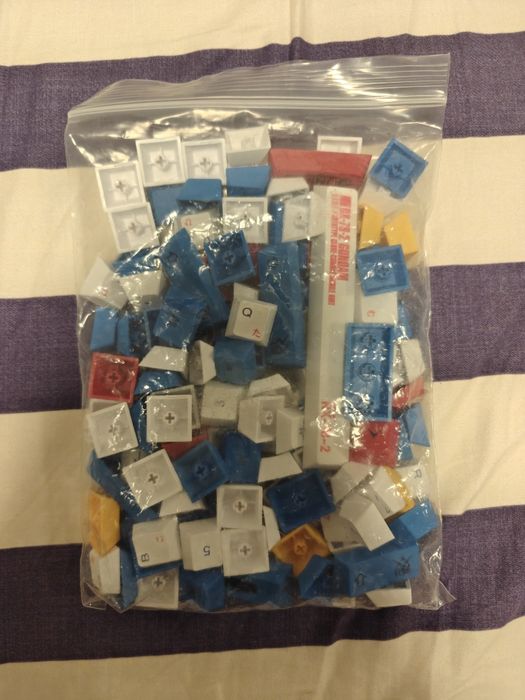 Keycaps Gundam com pouco uso