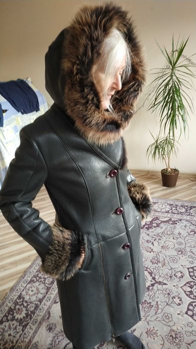 Добротная женская дублёнка