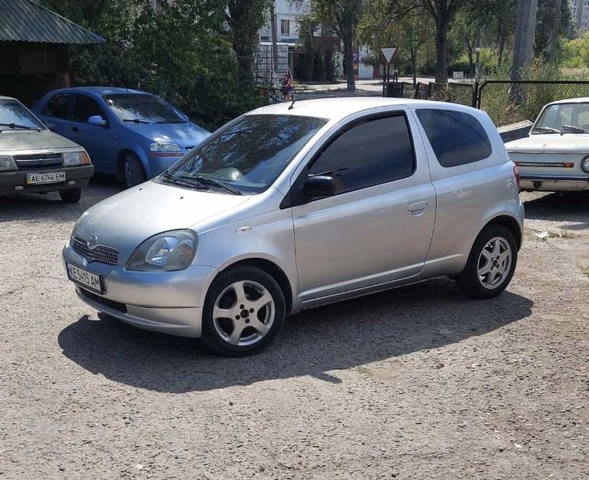 Продам Toyota Yaris, экономичный городской  хэтчбек