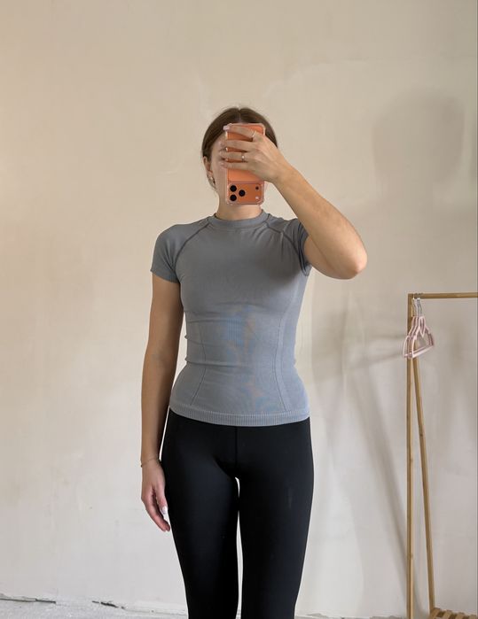Футболка “Contour Tee”