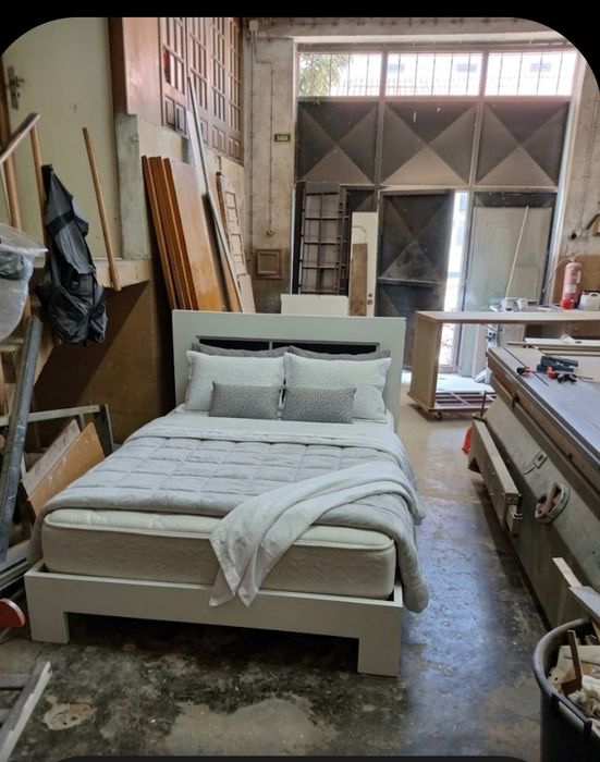 Cama de casal moderna