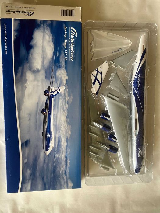 Модель самолета Boing 747-8F