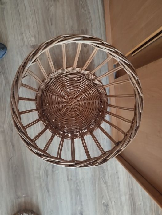 wiklinowe stojaki na parasolki