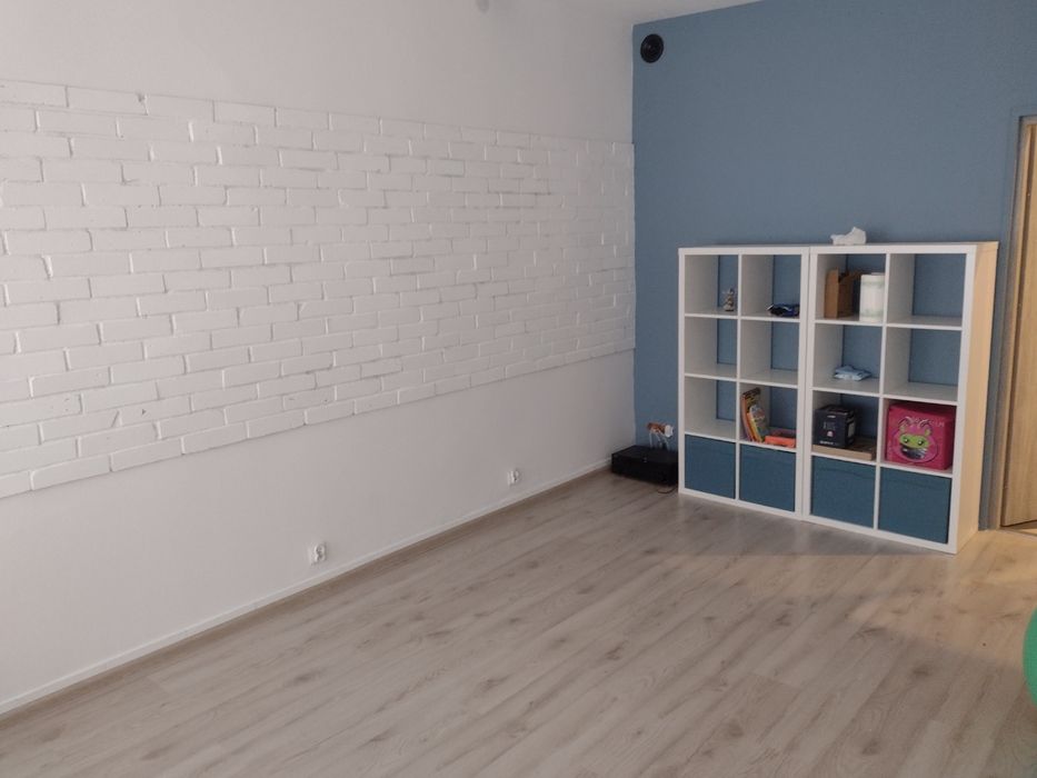 Sprzedam gotowy lokal  z miejscami parkingowymi.
