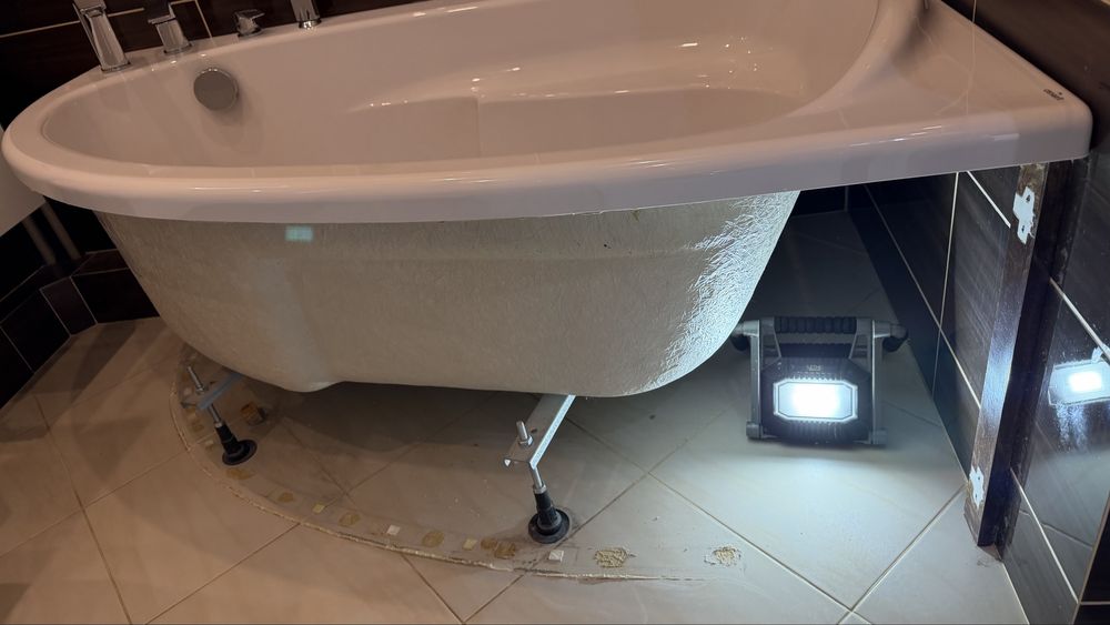 Sprzedam wanne narożna z armatura