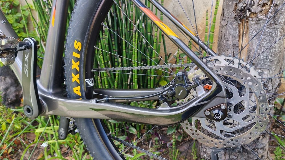 Bicicleta BTT carbono