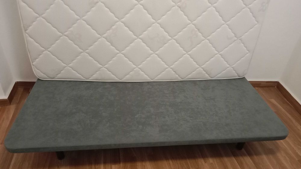 Vendo estrado e colcao