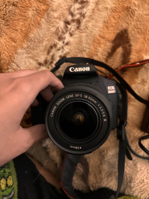 Câmara fotográfica Canon 2000D