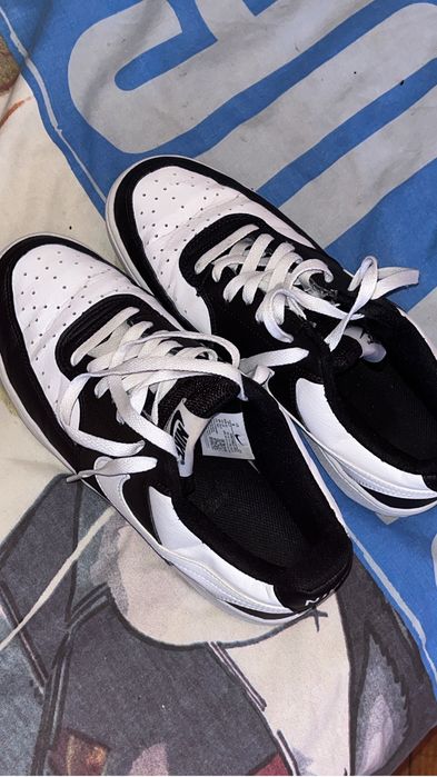 Tenis nike branco e pretos