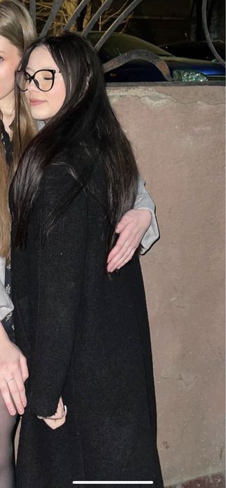 продам чорне пальто Mango