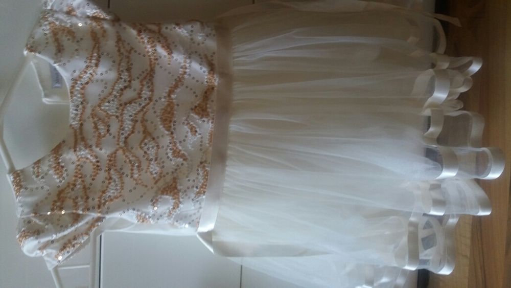 Sukienka rozmiar 104