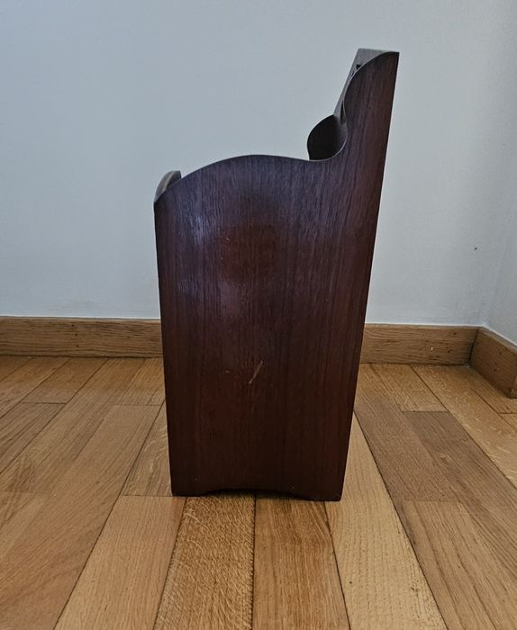 Mesa de apoio e porta revistas