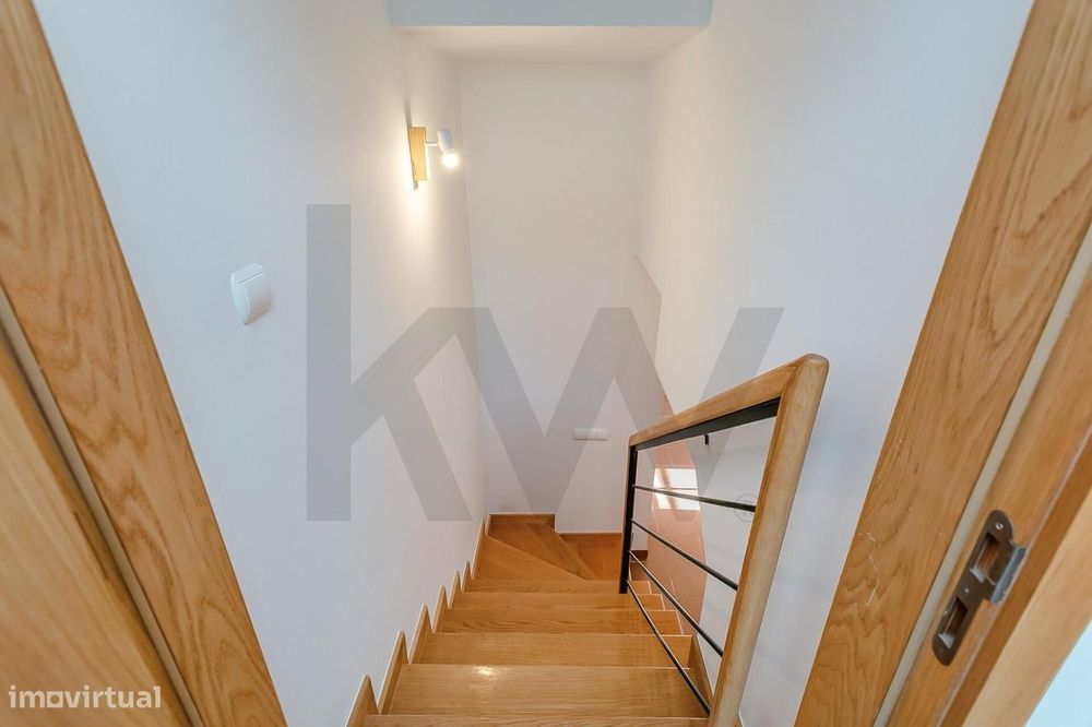 Moradia T4+2 com Jardim e Piscina para Arrendamento, junto ao Oeiras G