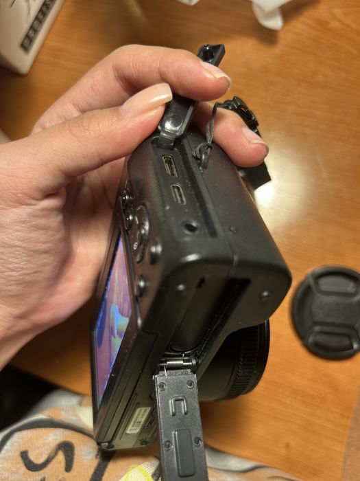 Camera digital flip screen