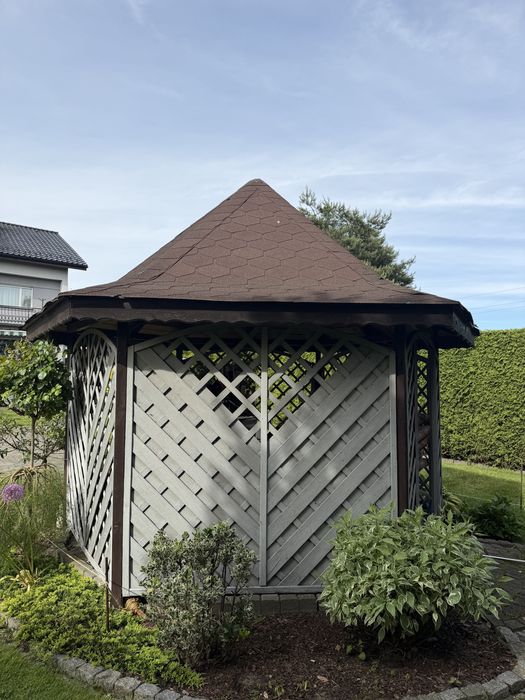 Piękna pergola sześciokątnao ogrodowa z drewna