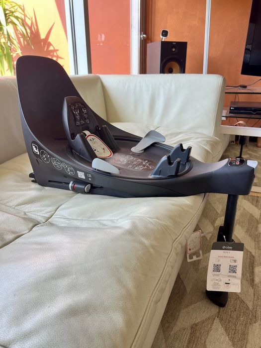 CYBEX Cloud T i-Size White + Base T ISOFIX – Like New