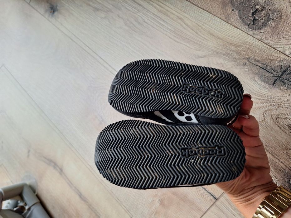 Buty sportowe dziewczęce czarne Reebok rozmiar 21