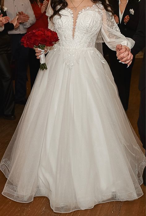 Весільна сукня пишна