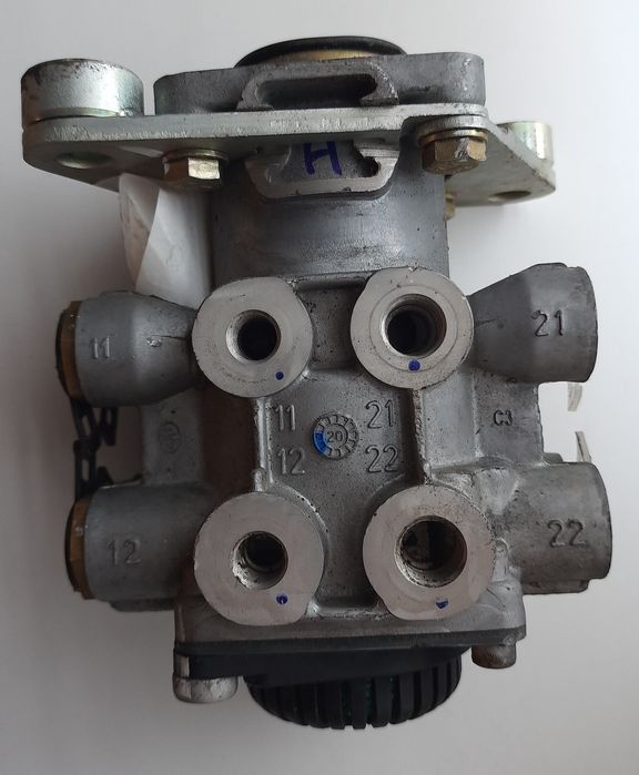 Гальмівний кран автобусів Еталон  БАЗ А 081, Ashok Leyland Е-3,E-4,Е-5