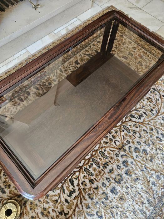 Mesa de centro com tampo vidro