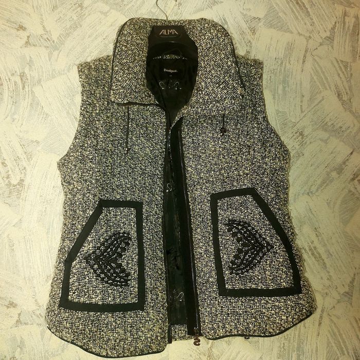 Демісезонна куртка-жилет DESIGUAL. Розмір L.