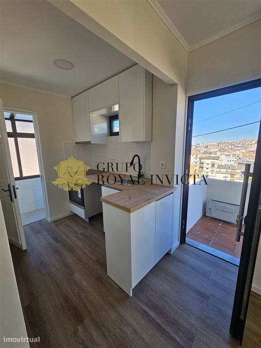 Moradia V2 Totalmente Remodelada próximo ao Jardim do Morro - V.N.G