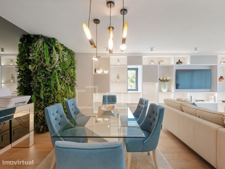 Apartamento T3, com área 150 m2,com 2 boxes, no Monte Estoril