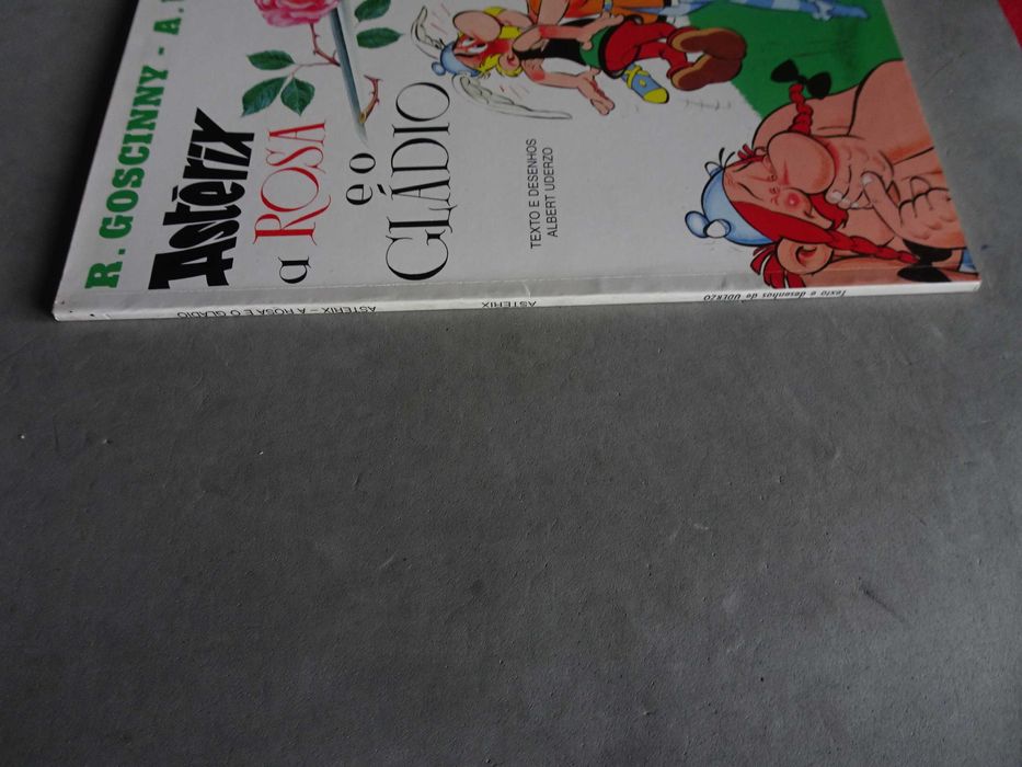 Livro Meribérica - Astérix A Rosa e o Gládio (capa mole)