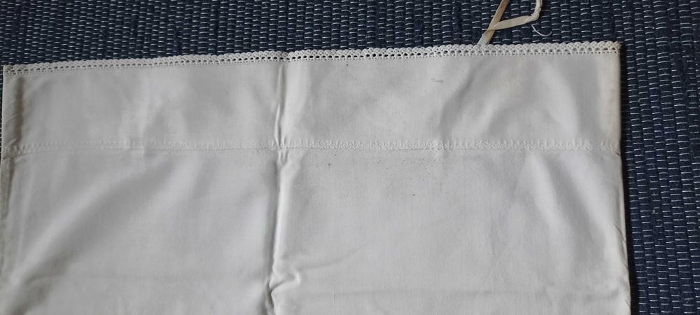 Fronha branca debruada à mão