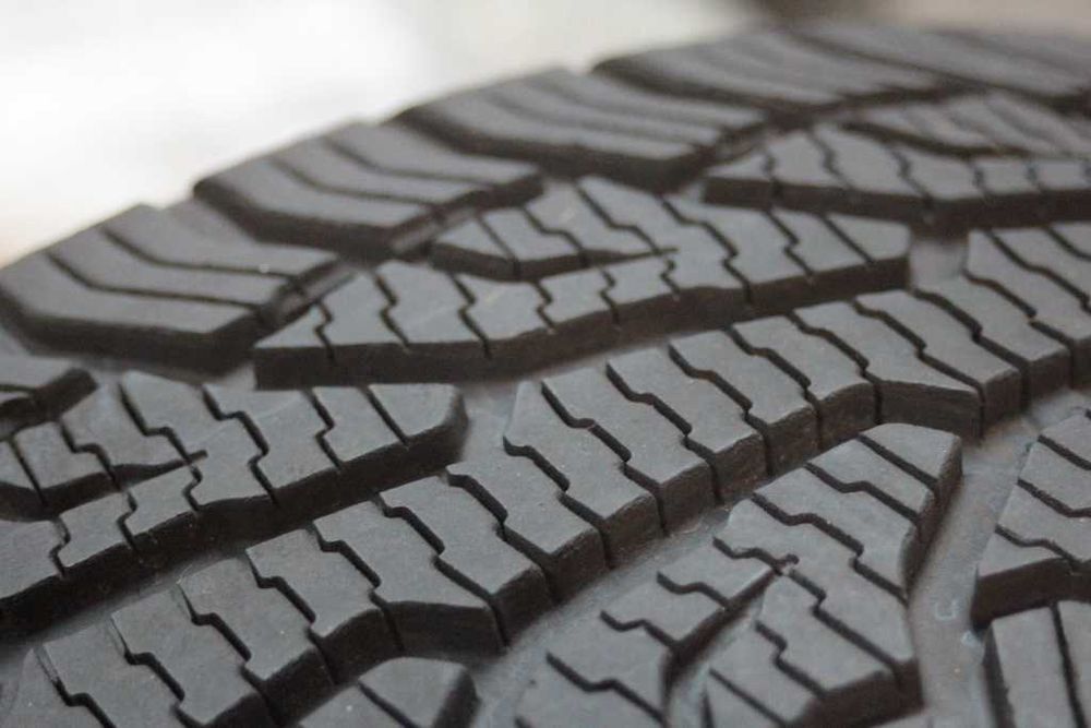 225/40/18 Uniroyal AllSeasonExpert 2 225/40 R18 7,5mm 2020r