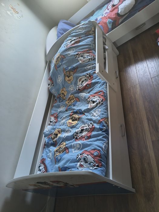 2 takie same łóżka  dziecięce
