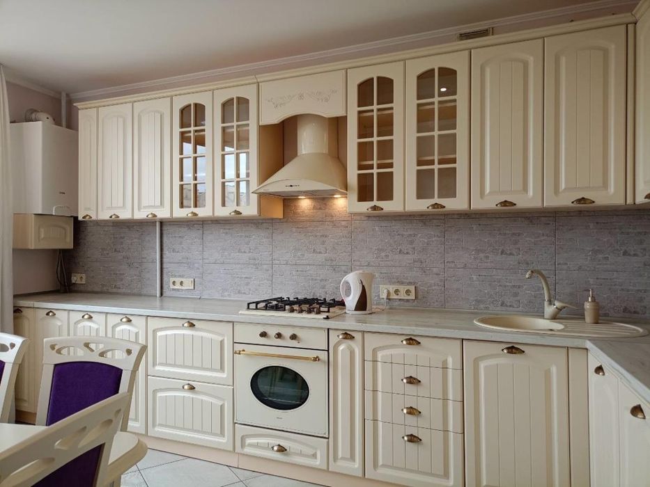 2-кімнатна квартира в житловому комплексі поблизу центру міста