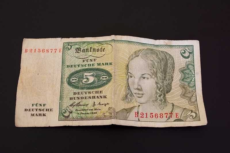 Nota antiga de 5 Marcos Alemães com 65 Anos