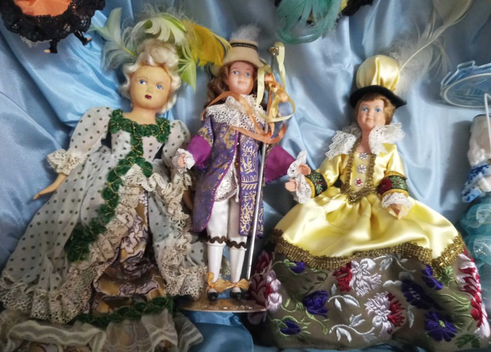 Móvel Brinquedos Bonecas Antigas Coleção