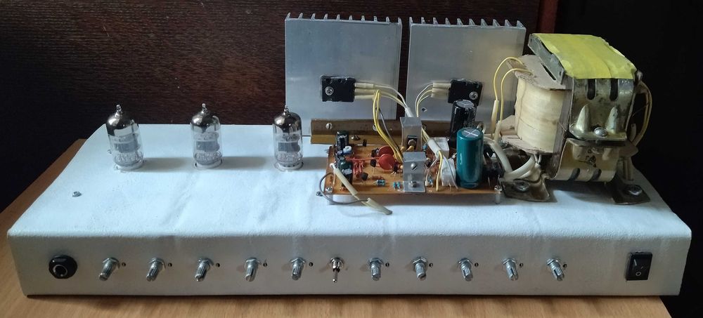 Усилитель для гитары с преампом Mesa Boogie Rectifier