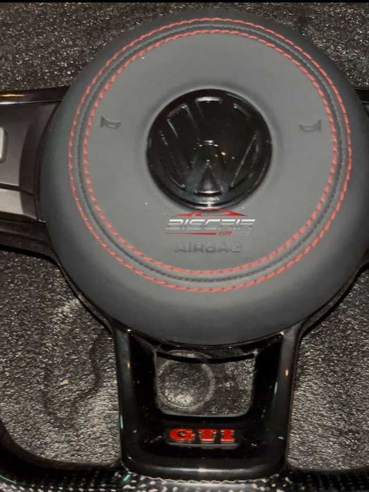 Volante VW Carbono com LED Display | Golf GTI / R (MK5 MK6 MK7 MK8)