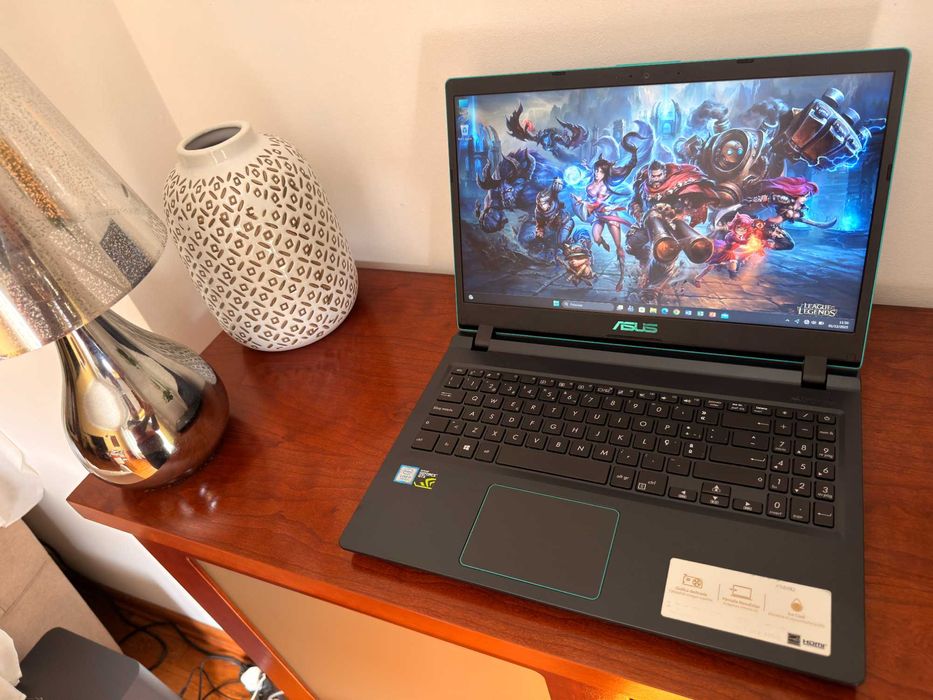 Asus X560u Gamming 15.6"FHD|i5-8250U|16GB Ram|Ssd 512Gb|GTX1050 4Gb|