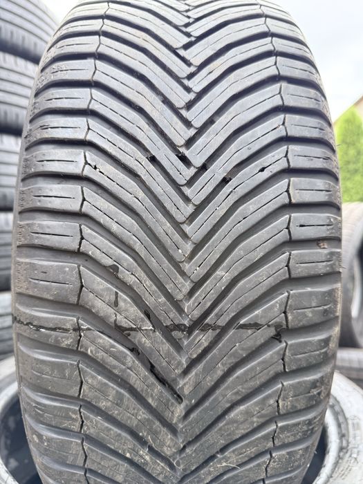 Шини все сезонні 225/45/19 Мішелін крос клімат
